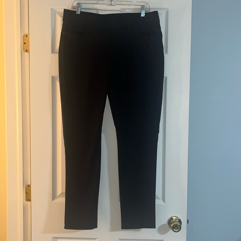 Levi’s size 14 Black Pull-on Skinny Leg Pants